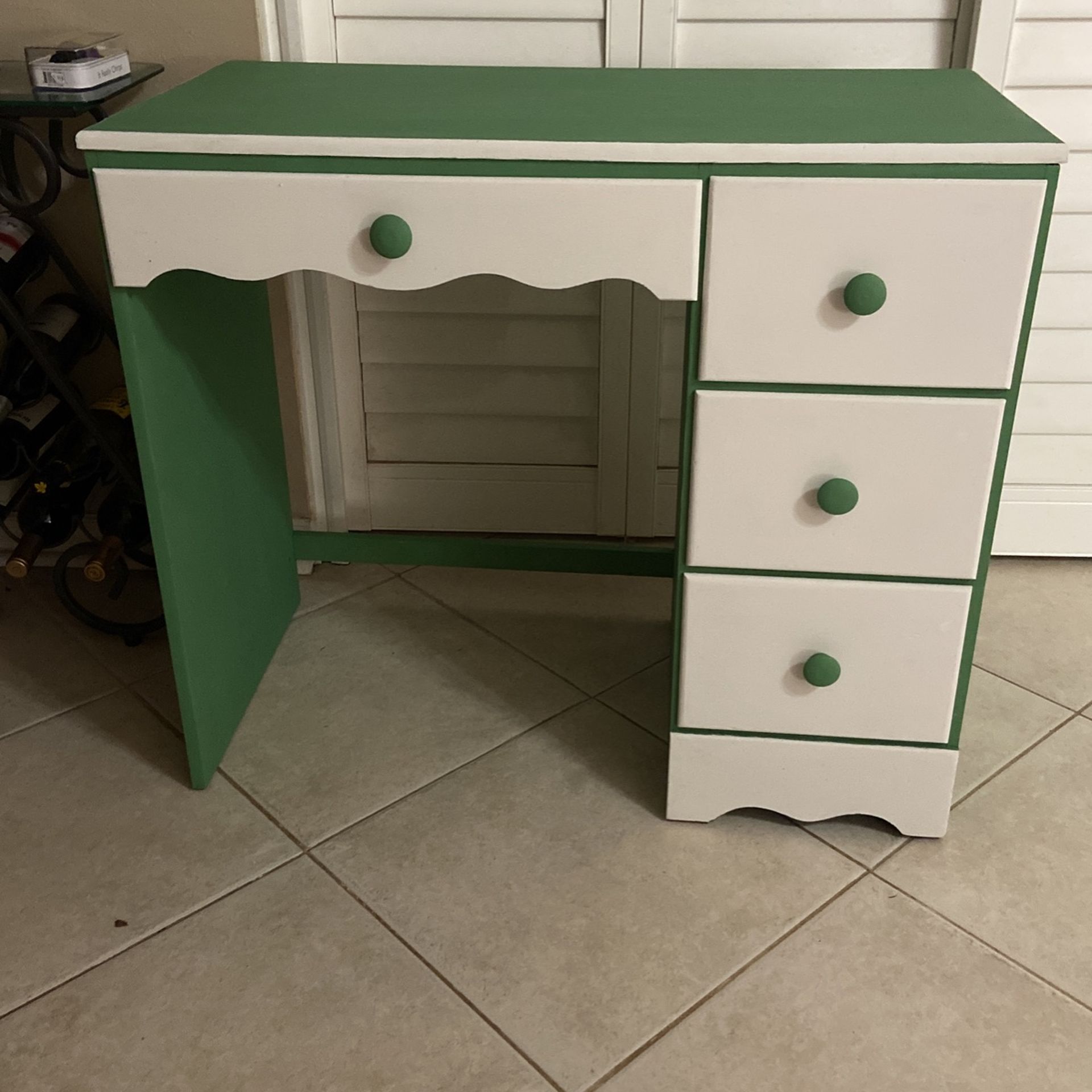 Adorable Desk-or Makeup Table