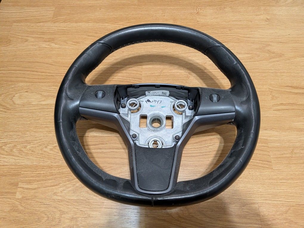 OEM Tesla Model 3 Steering Wheel - 2018 Model - Non Heating - Excellent Condition