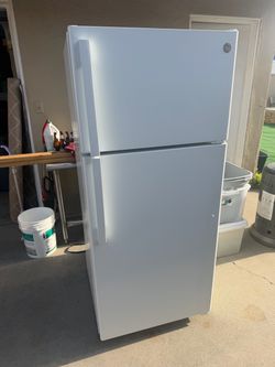 General Electric Top-Freezer Refrigerator White