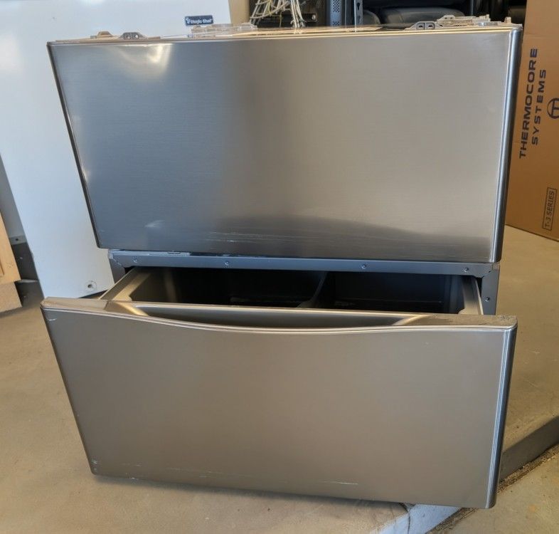 LG Universal Laundry Pedestal ( Graphite Steel ) Set