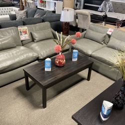 Beautiful Leather Sofa &Loveseat✨💚 Easy Financing Available ✨✅