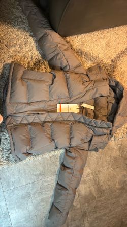 LULULEMON  WUNDER PUFF JACKET