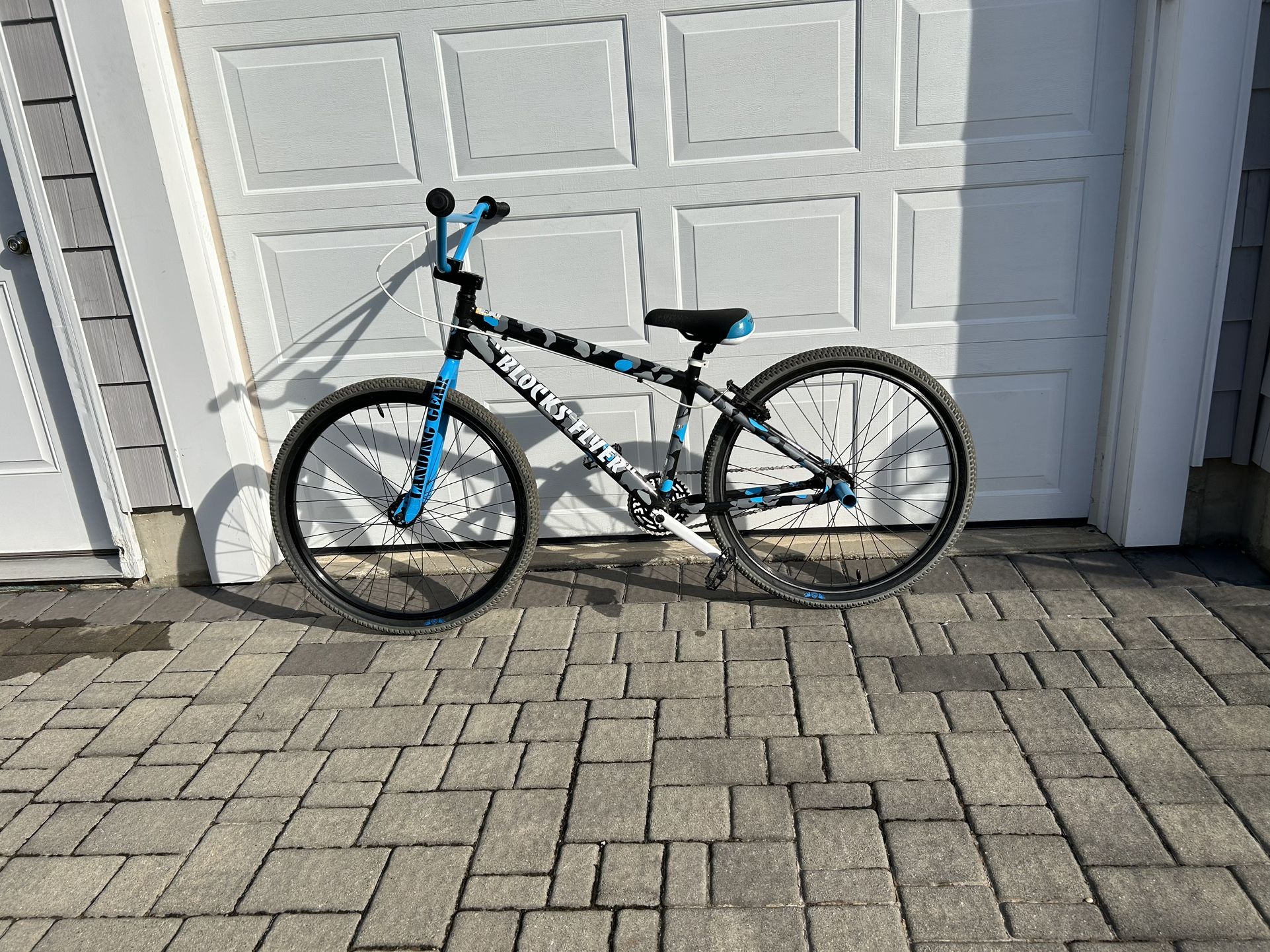 SE Bikes Blocks Flyer 26 Grey Camo Blue Wheelie Bike BMX, Bicycles, News, Frodsham Nub News