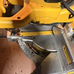 DEWALT 15 Amp Corded 12 in. Compound Double Bevel Miter Saw