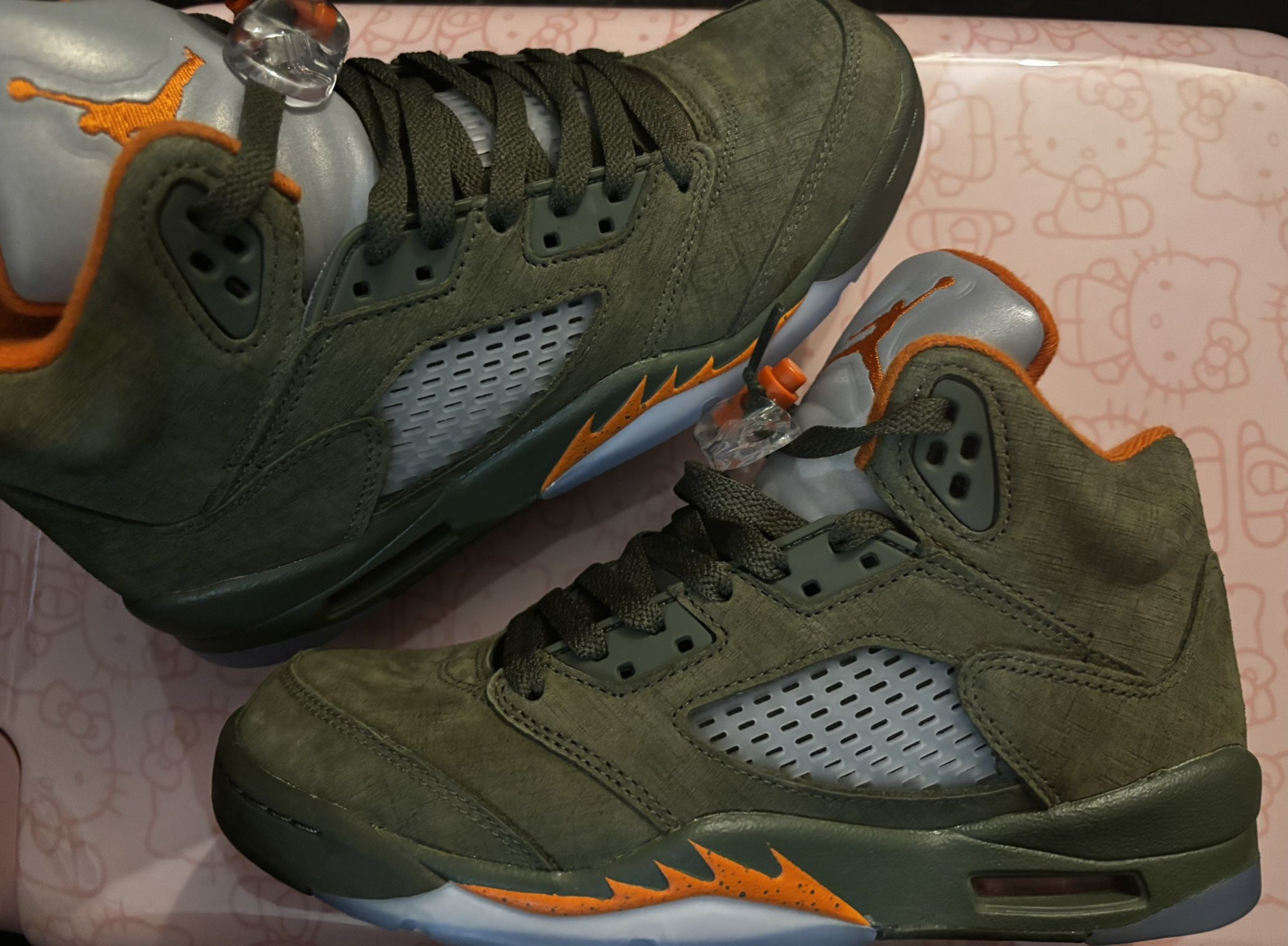 Olive green Jordan 5’s men size 6