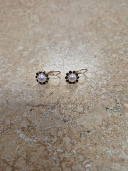 14k Yellow Gold Pair Of Pearl And Blue Sapphire Earrings 