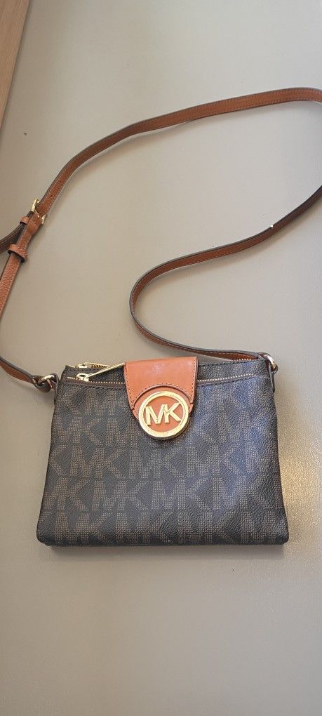 Mickel Kors Crossbody Purse 