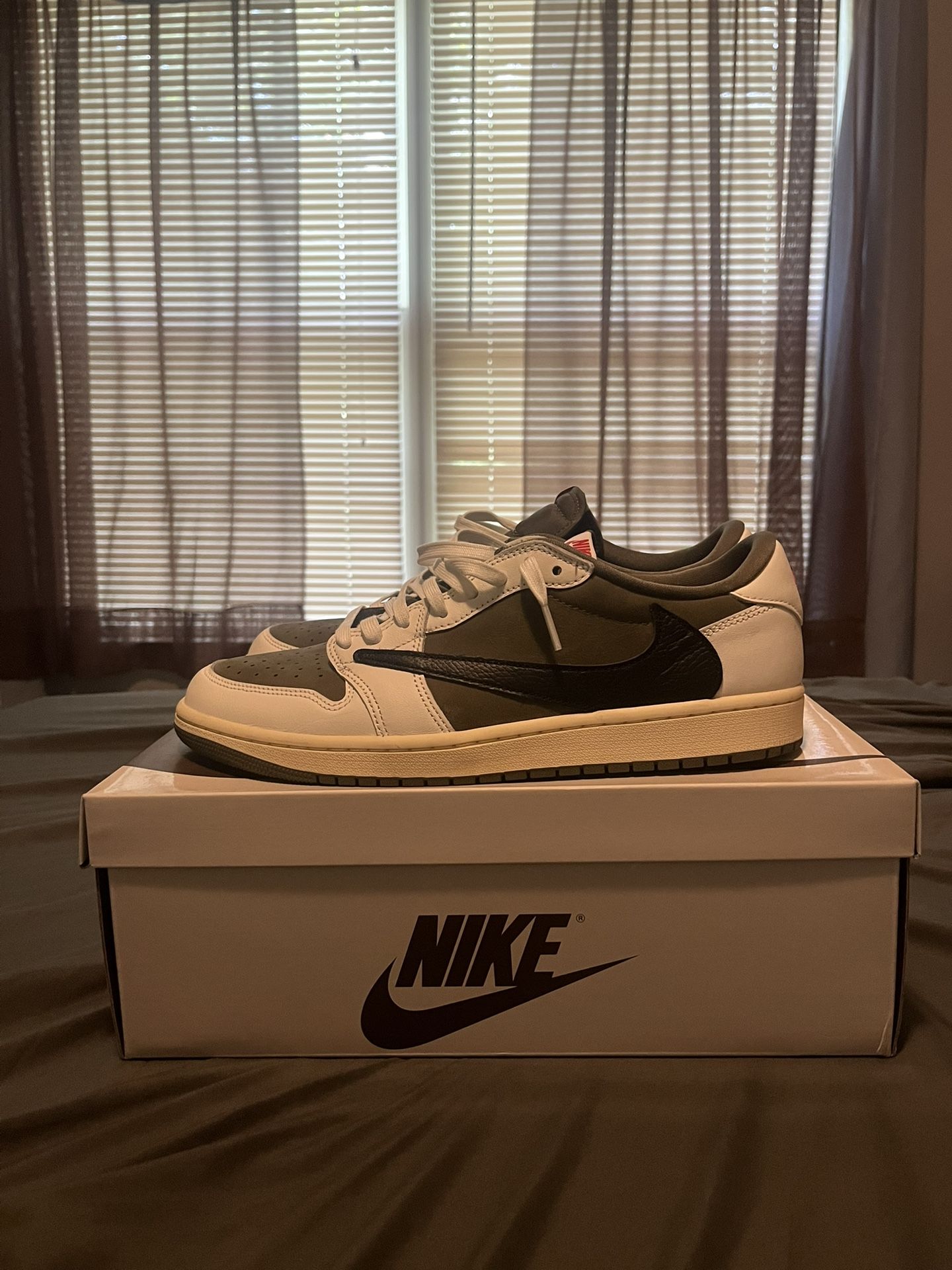 Travis Scott medium Olive Jordan 1 Low