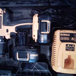 DeWalt  Cordless Drill Driver 18 volt DC  DCD760