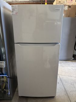 New! Frigidaire 30” Top Freezer Bottom Freezer Refrigerator 