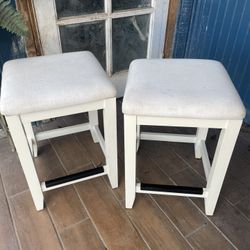 2 White Bar Stools (short) 25$ For Both