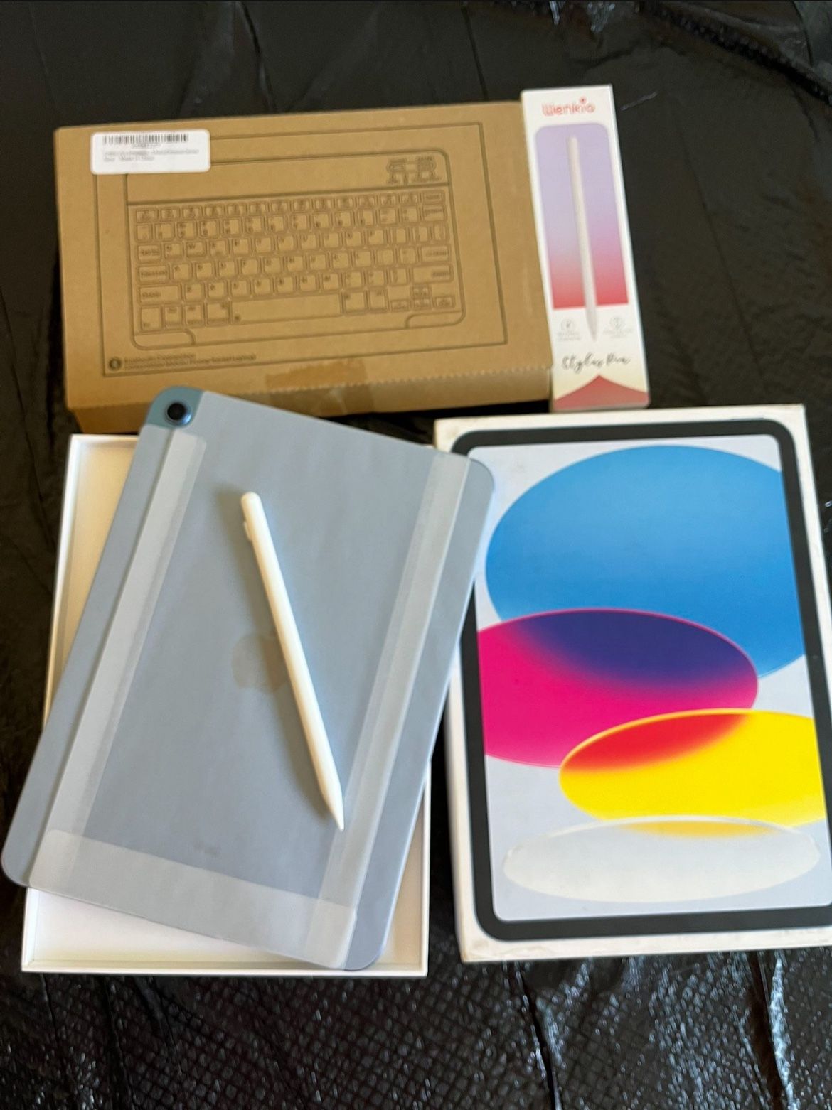 Apple iPad 10th Generation (2022 model /new Open Box ) 256gb with Pencil, keyboard & Case