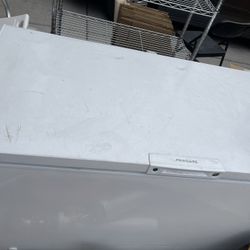 Frigidaire Chest Deep Freezer – Large 56” – Works Great – Garage Ready