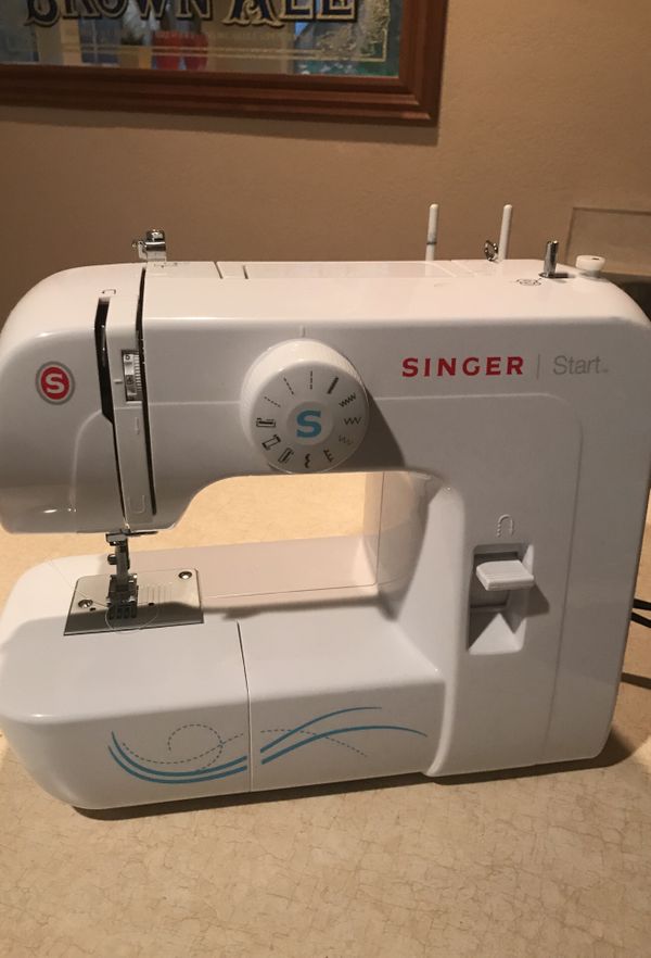 Singer swing machine for Sale in Newcastle, WA - OfferUp