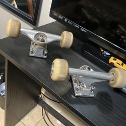 Skateboard Trucks