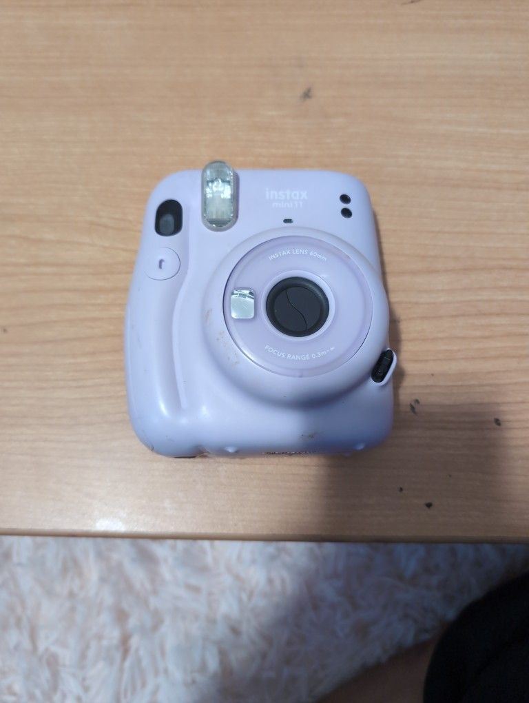 Poloroid Camera Instax Mini 11