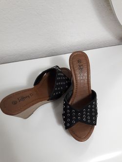 Women's black heels size 6 and half. Used in good condition