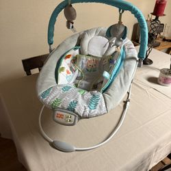 Baby Bouncer, Plays Music & Vibrates