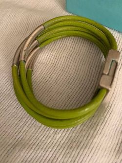 GREEN BRACELET FOR SALE GREAT CONDITION -