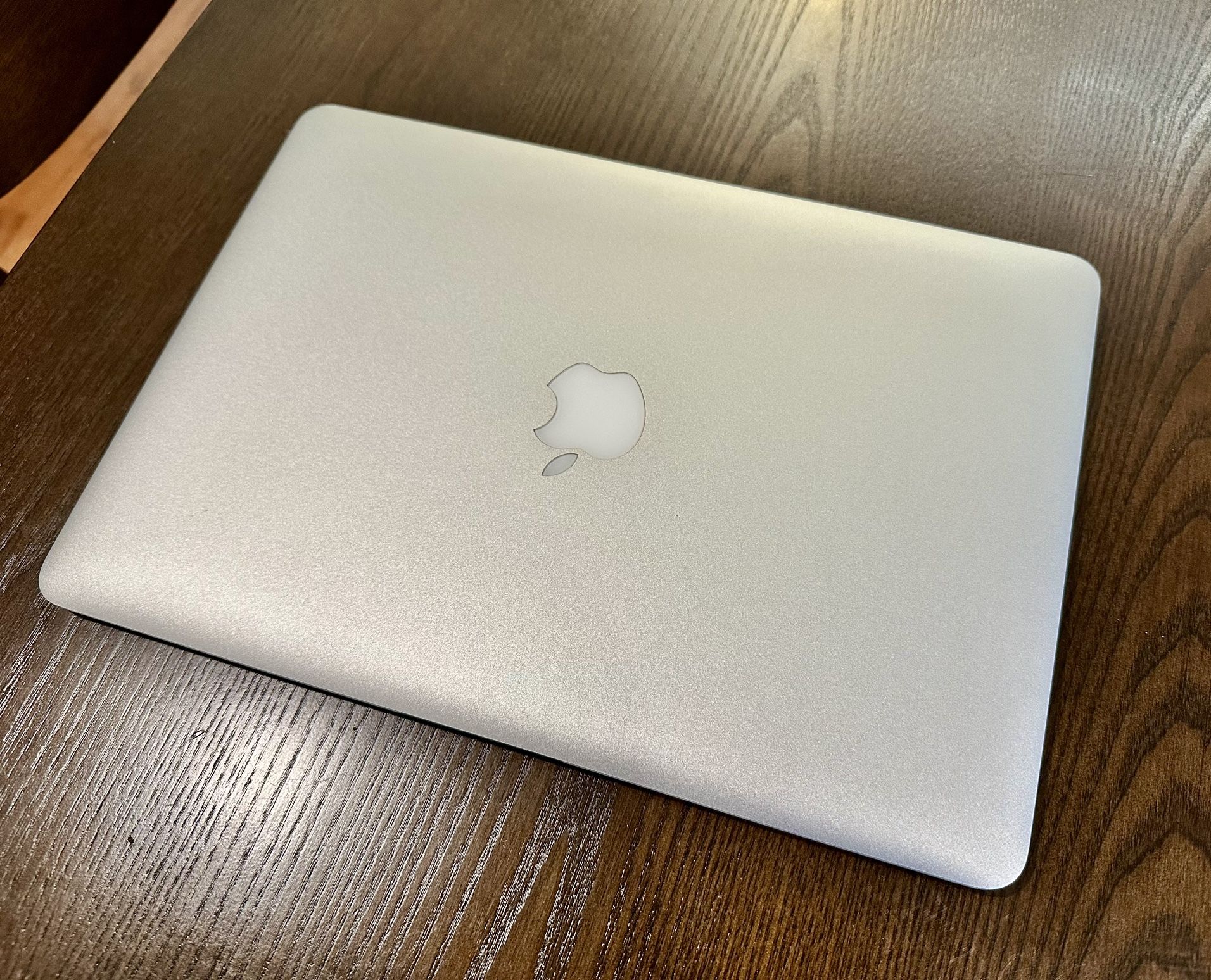 MacBook Air Laptop (13 inch, Early 2014)