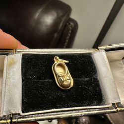 Awesome 👏🏼 🙌 !!! Vintage Solid 14k Shoe Necklace Pendant  !!