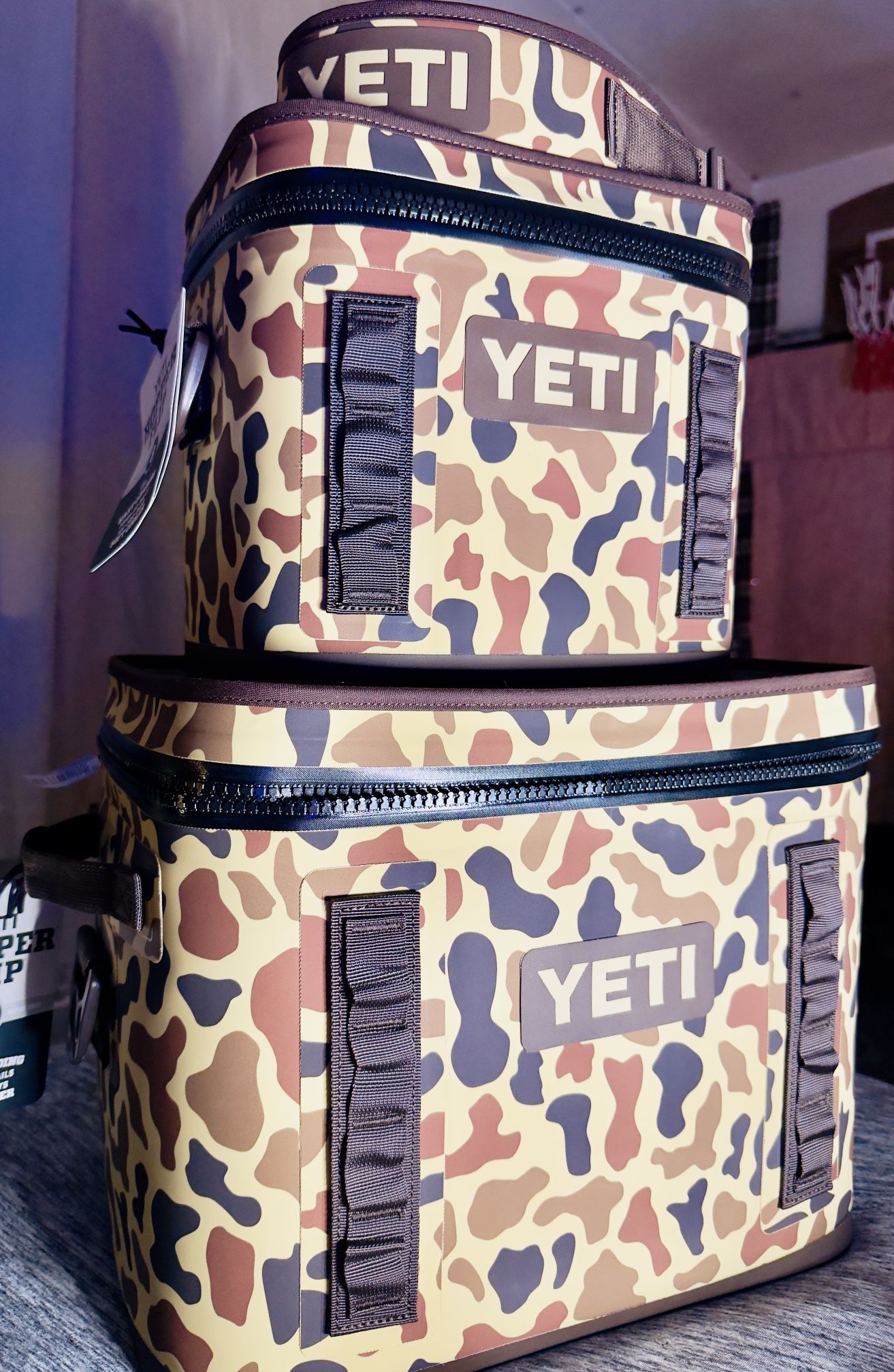 Yeti Solf Cooler Hopper Flip Size 18 + Size 8 Wetlands Camo