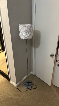 White Rose Pattern Lamp