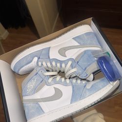 Jordan 1 Hyper Royal Size 9