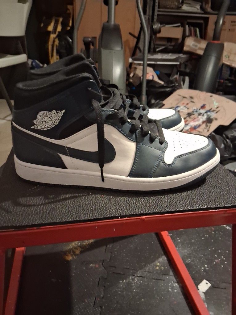 Jordan 1 Mid