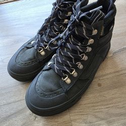 VANS Outdoors Boots/shoes SIZE 4