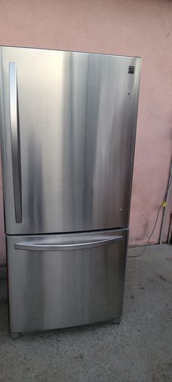 Kenmore two door refrigerator excellent condition