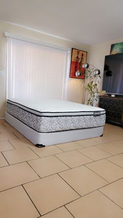 VERY NICE QUEEN SIZE KINGDOM MATTRESS AND BOXSPRING FOR SALE! IN GREAT CONDITION, FREE DELIVERY