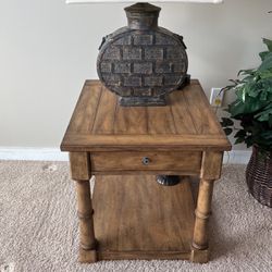 Ethan Allen End Table With Lamp