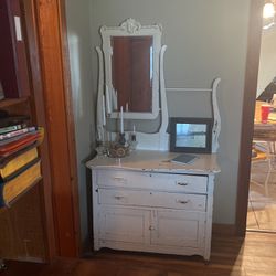 Antique Wash Stand With Mirror 