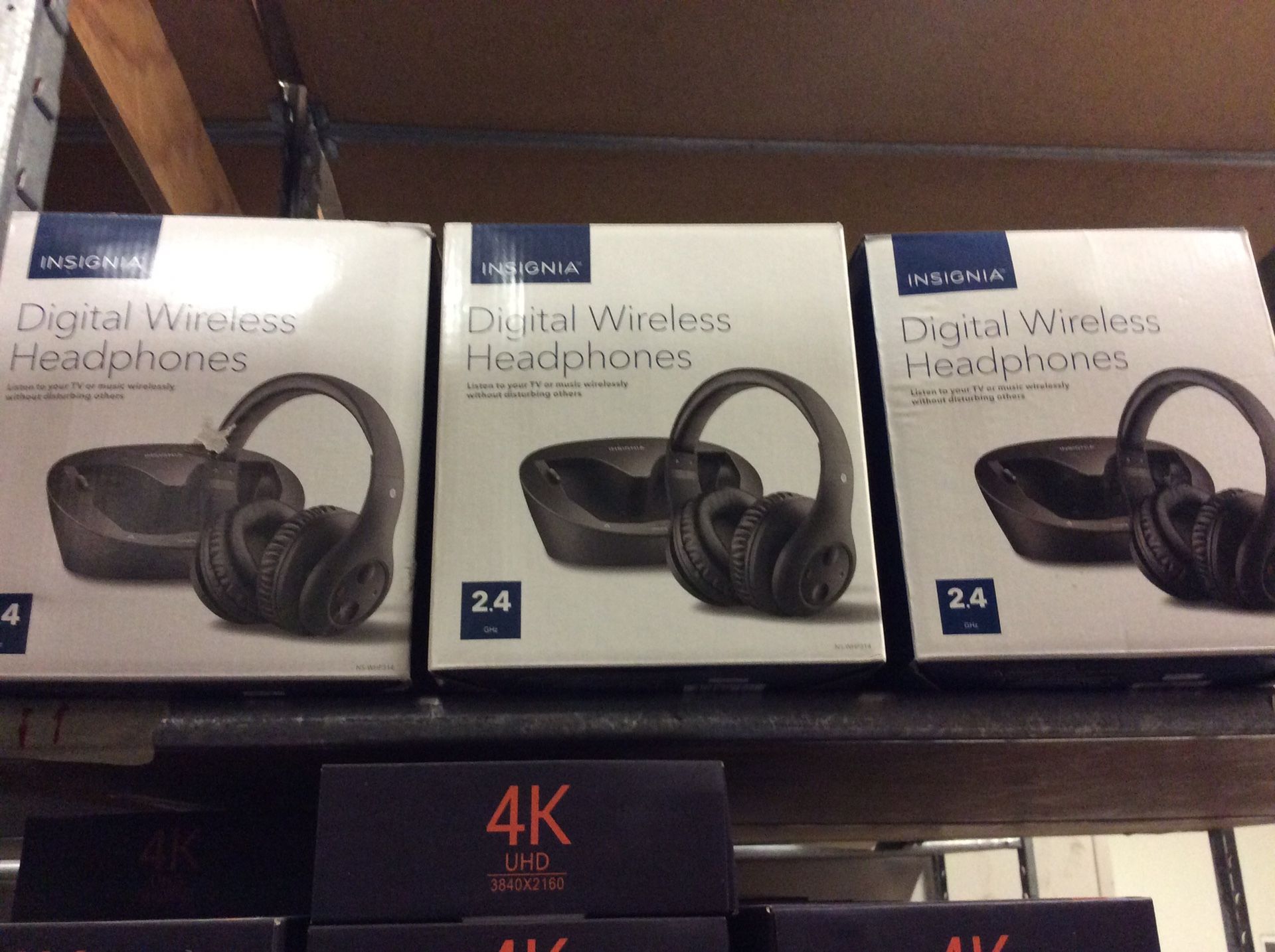 INSIGNIA Digital Wireless Headphones for TV & Audio Devices NSWHP314