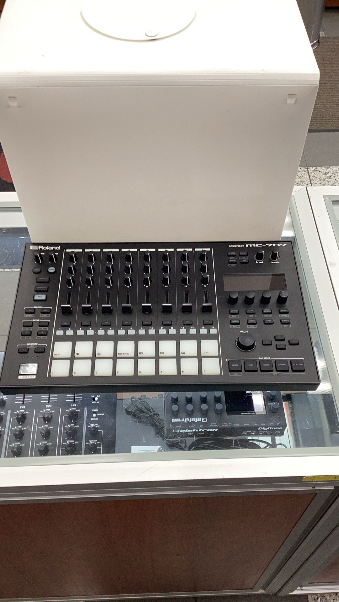 ROLAND DJ EQUIPMENT 