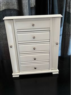 Jewelry box