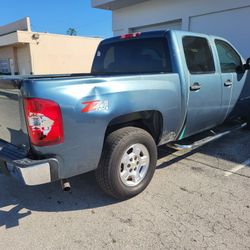 2007 Chevy Silverado Runs Perfect. 