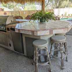 Outdoor Kitchen Bar & Fire Table