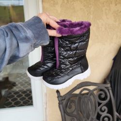 Size 11/12 Snow Boots. Super Clean, Excellent Condition