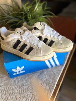 Adidas WOMENS Campus Sneakers size 7 NEW
