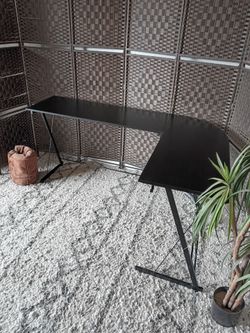 L-Shaped Office Desk in Black