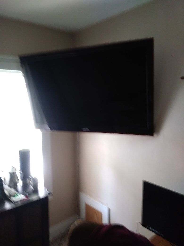 50 inch Samsung flat hd tv With Wall Mount