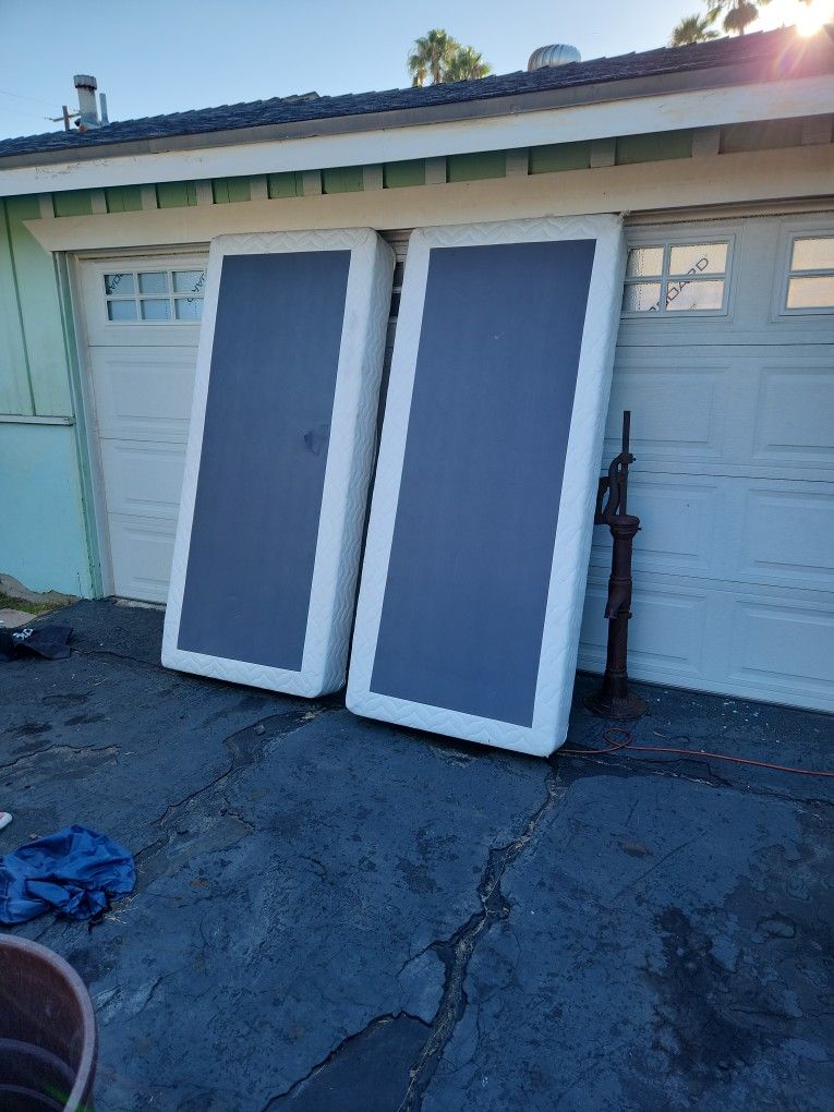 Cal King Box Springs Free for Sale in Garden Grove, CA OfferUp