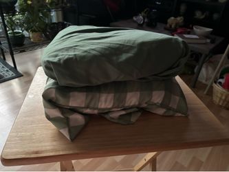 2 Twin xl sheet sets