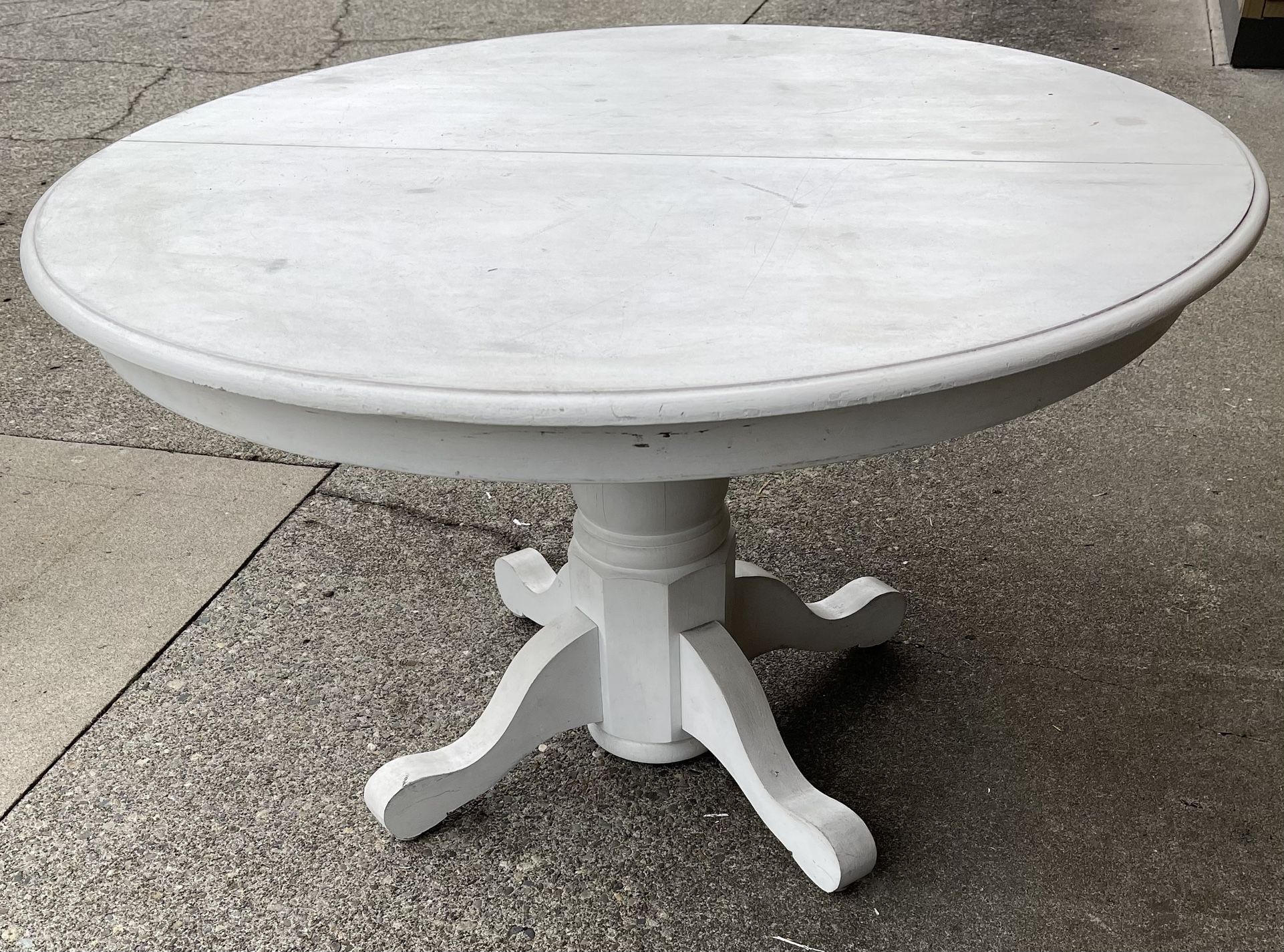 De-cluttering: FURNITURE MUST GO!!