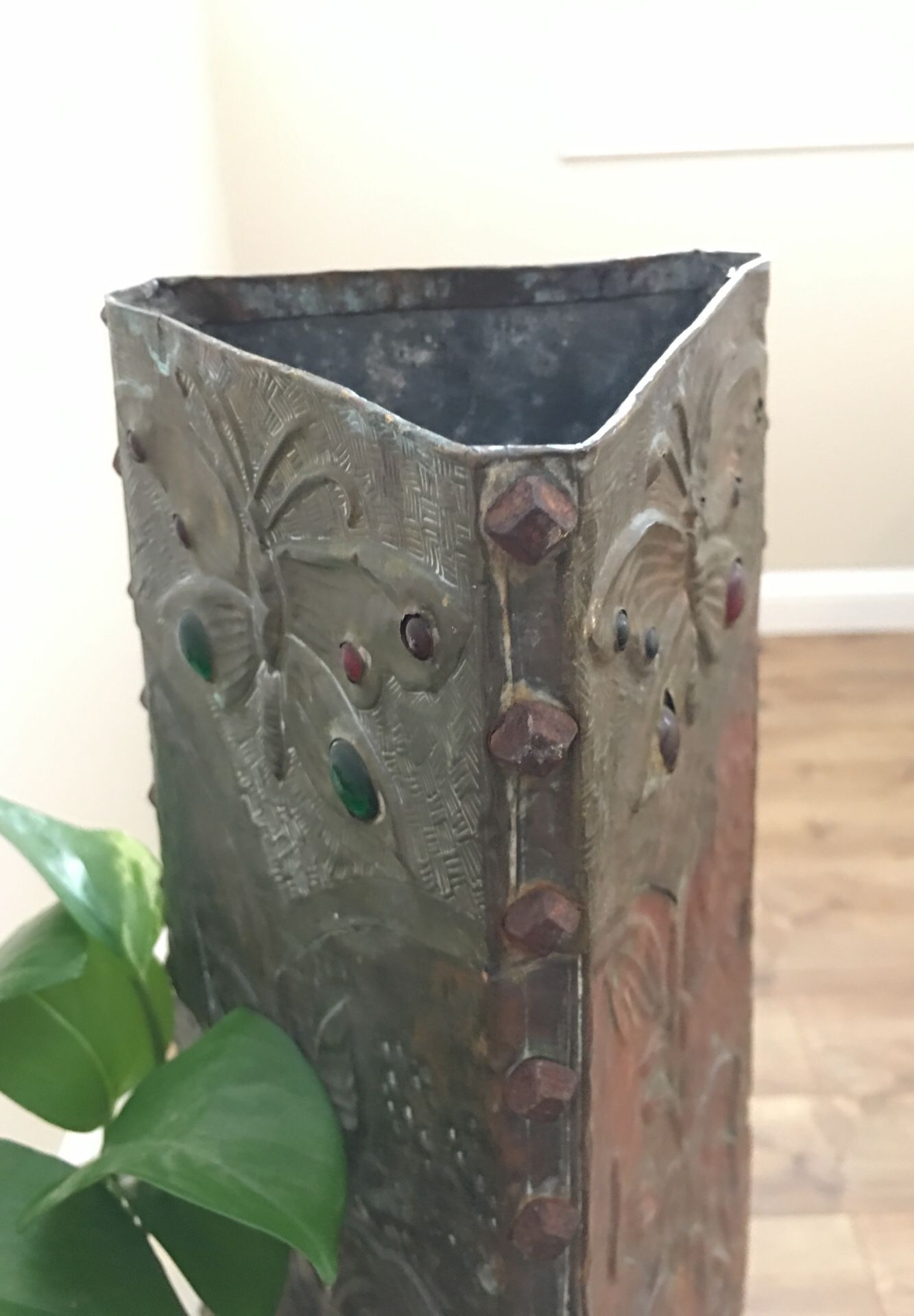 ANTIQUE STAMPED BUTTERFLY VASE Collectibles & Art