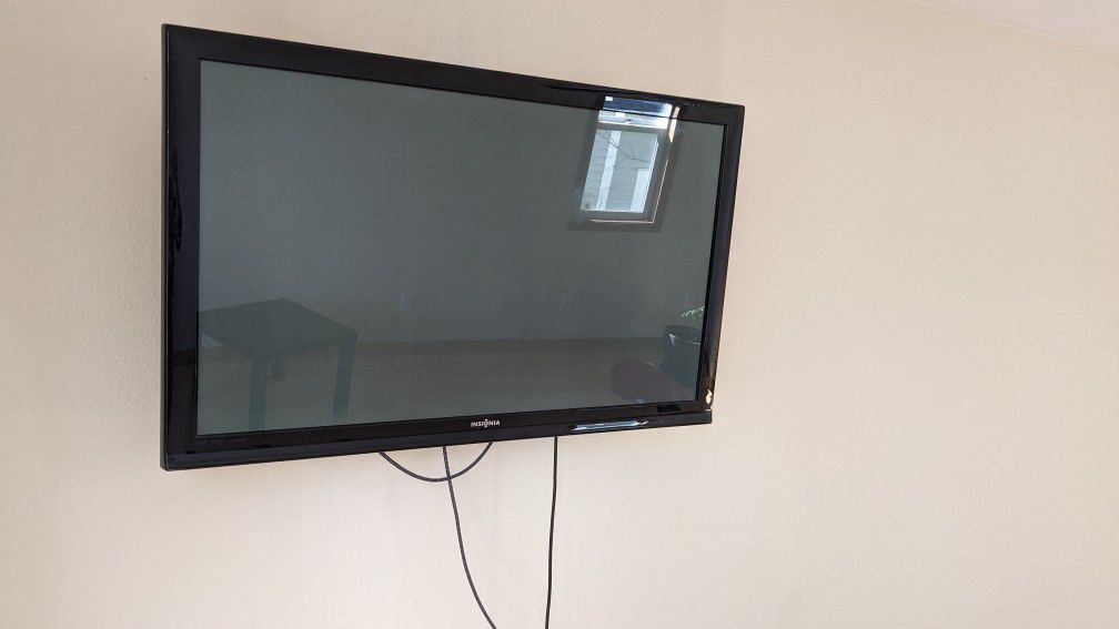 TV With Wall Mount & Stand