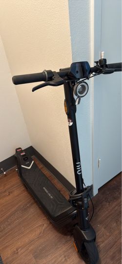 NIU KQi3 Pro Electric Scooter - FOR PARTS / REPAIR (Motor & Battery work perfectly!)