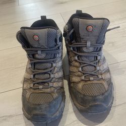 Women’s Merrell Moab hiking Boots 